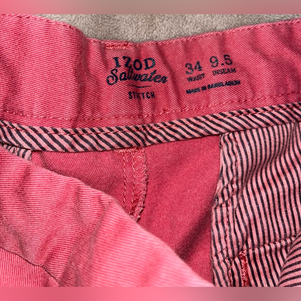Izod Saltwater Stretch Men’s Red Shorts Size 34 Waist 9.5” inseam - Picture 2 of 3